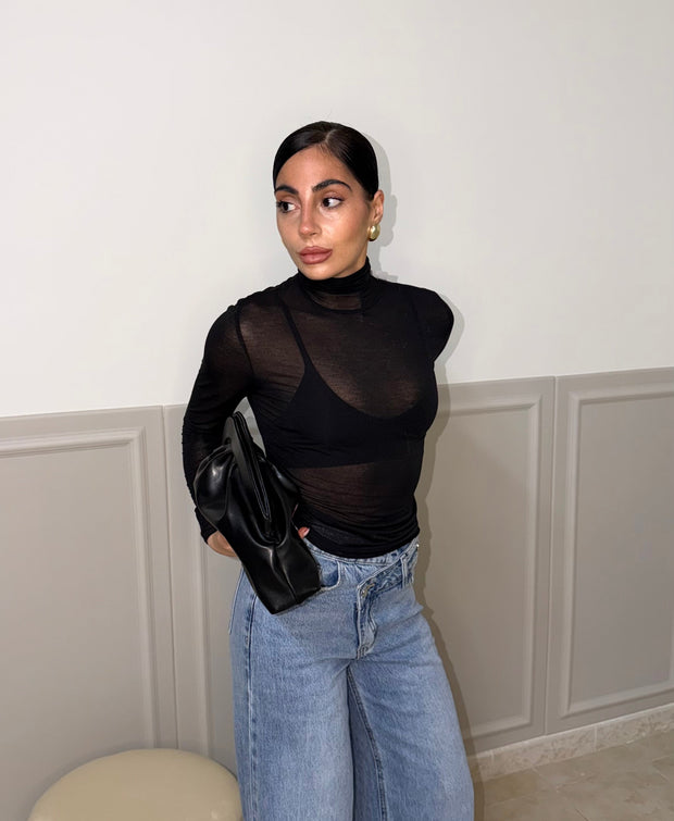 <p><strong>Where elegance meets attitude.</strong></p>